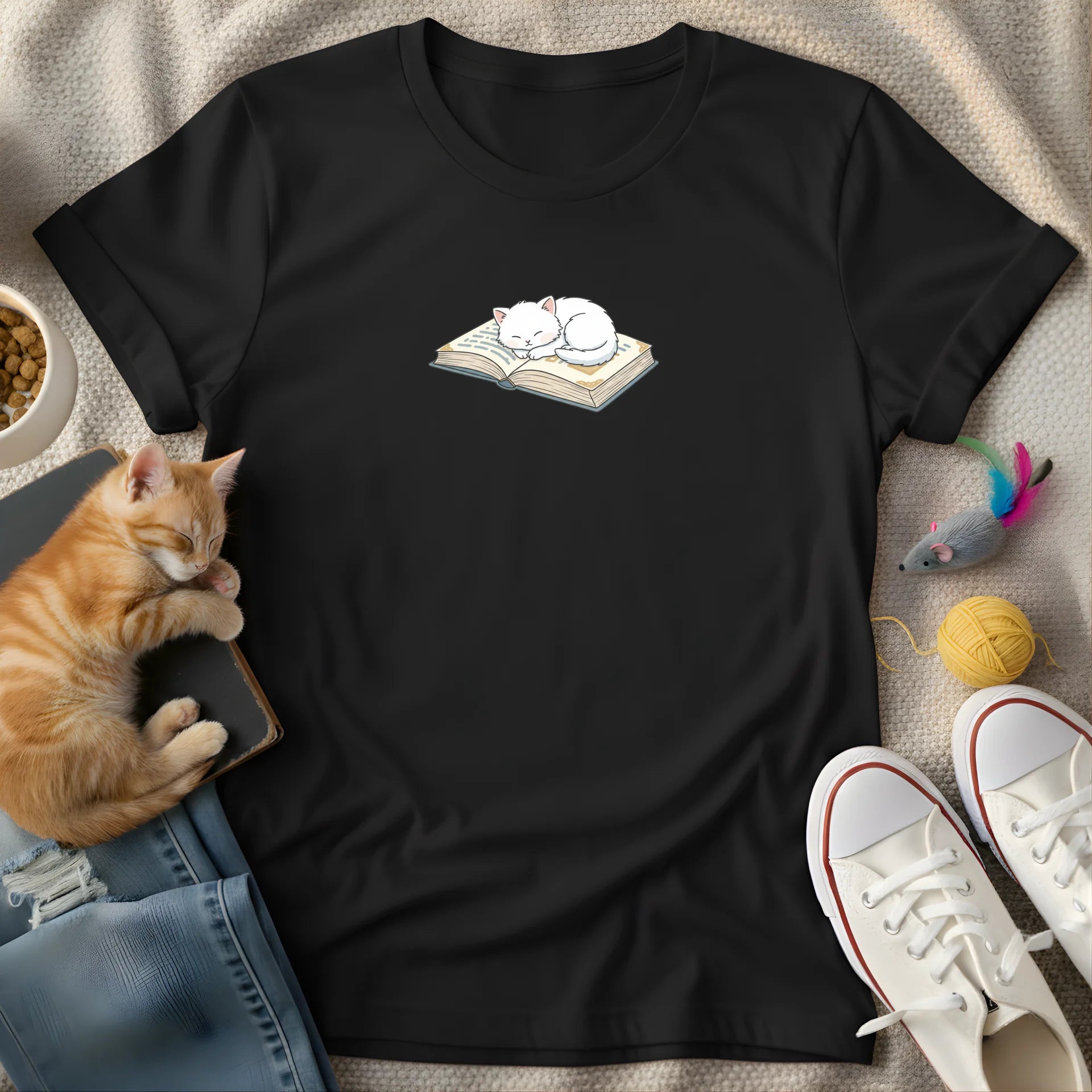 book sleeping cat  - Graphic T-Shirt