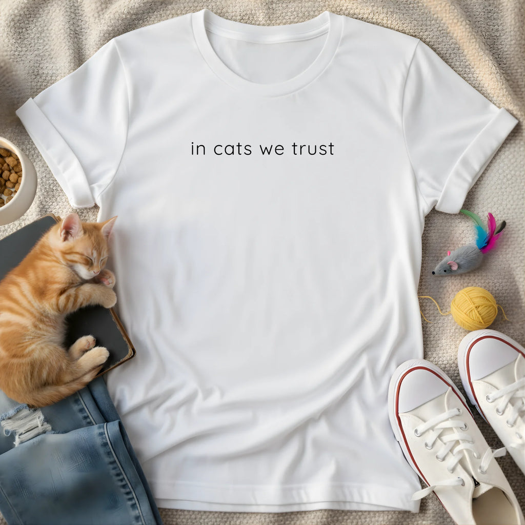 in cats we trust - Minimalist T-shirt